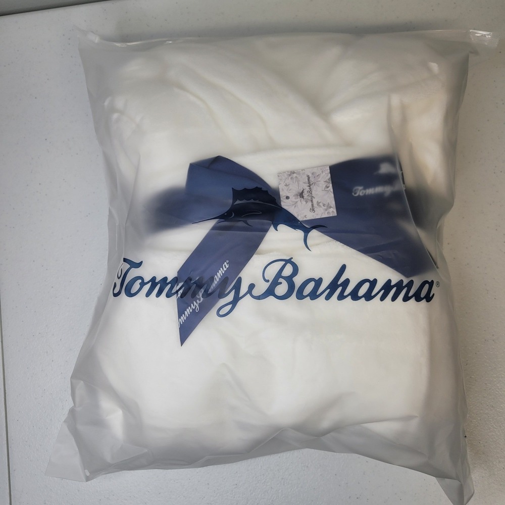 Tommy Bahama Plush Fleece Robe White Shawl Collar Unisex One Size New - Picture 2 of 8